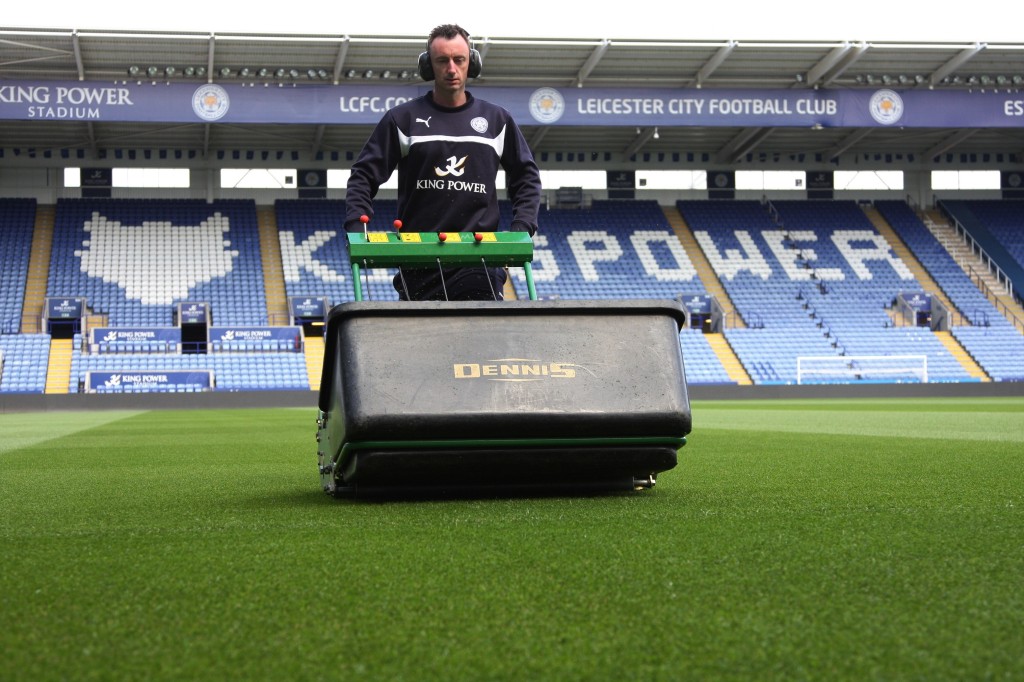 Leicester City Choose Dennis G860 cylinder mowers