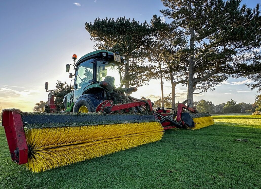 Top Results at Woolley Park Thanks to the Redexim Top Brush 6000