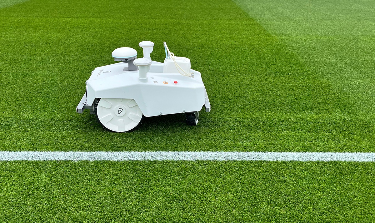 Paint and precision: Agrovista’s new line-marking duo sets new standards Paint and precision: Agrovista’s new line-marking duo sets new standards