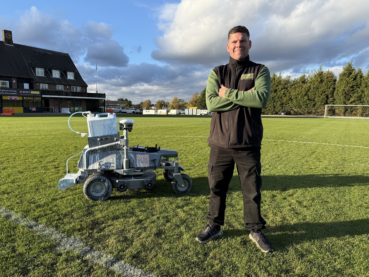 Kerr’s Grounds Services Goes Robotic with the RM21 Kerr’s Grounds Services Goes Robotic with the RM21