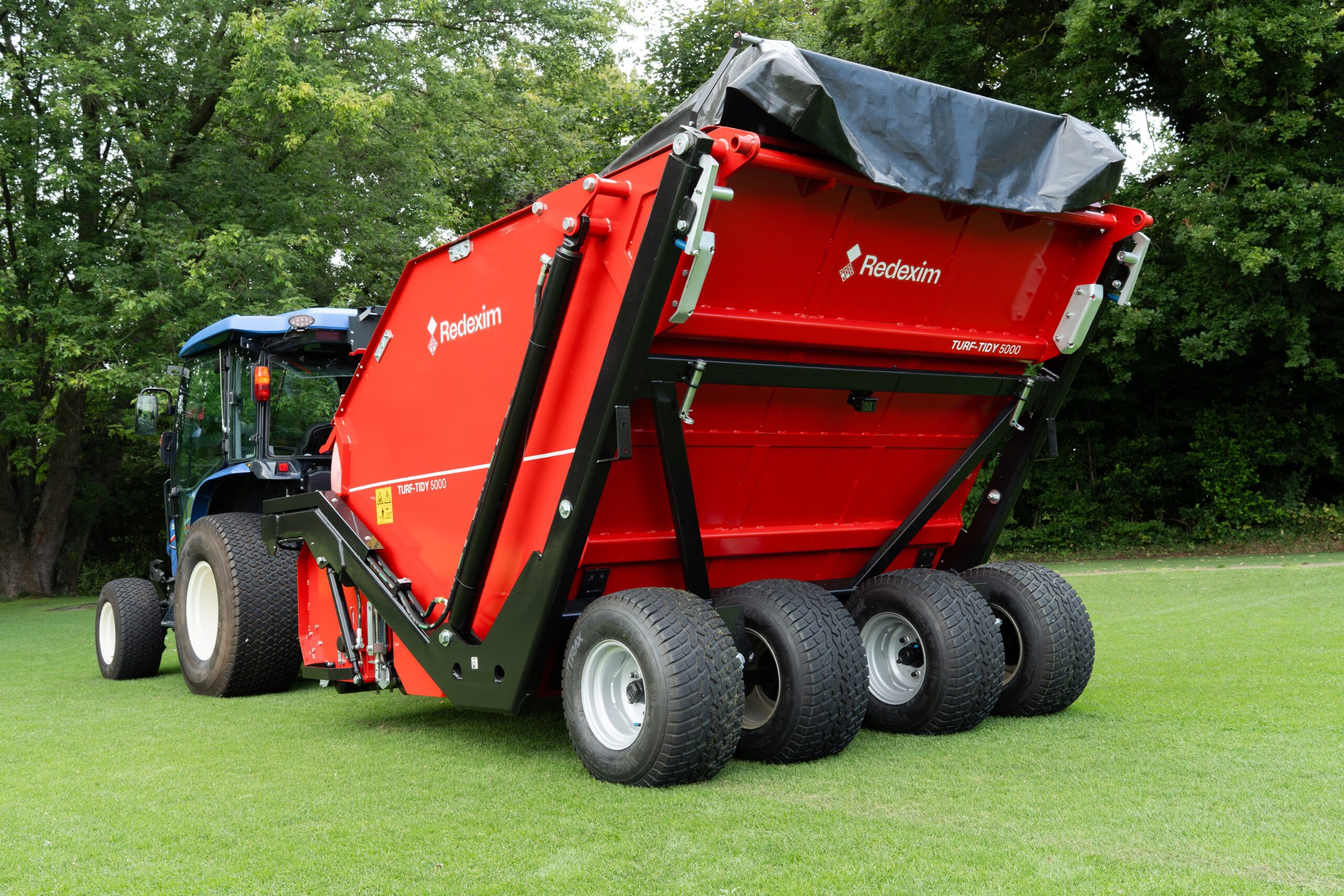 See the UK Debut of the Turf-Tidy 5000 on the Redexim